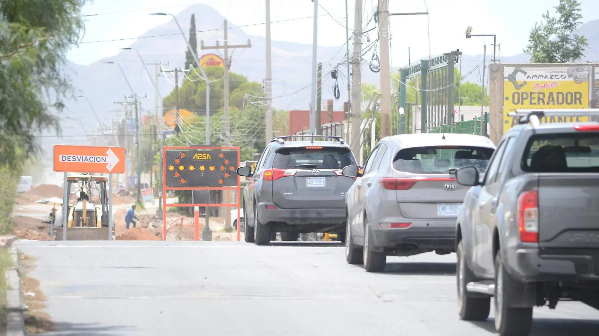 Caos via por Obras de Pavimentacion en Periferico Lombardo Toledano y Vias colonia Aeropuerto (18)